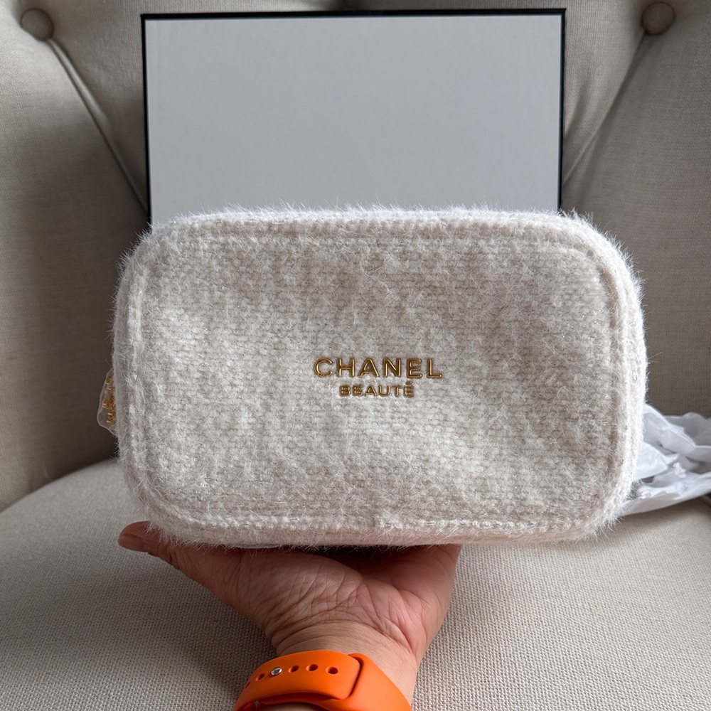 CHANEL Cream Bouclé Cosmetic Pouch with Gold Logo - Picture 8 of 8